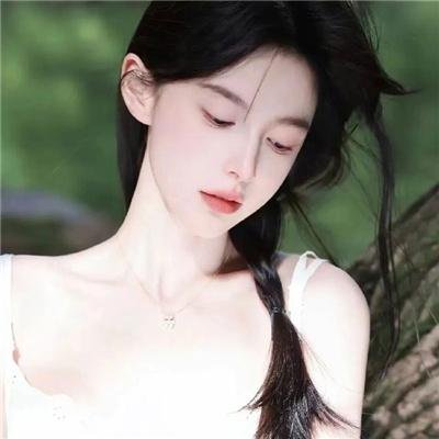 潇洒佳人淡淡妆